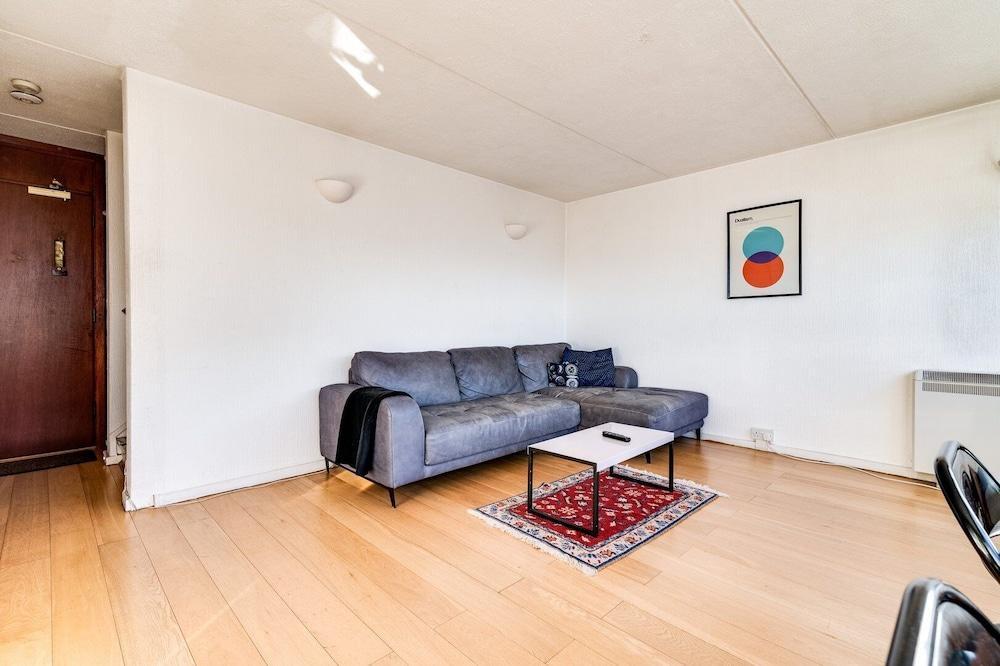 Cosy Battersea Flat - Tap to explore photos