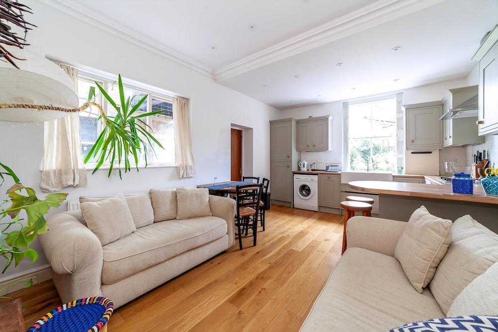 Cosy and Spacious Home - Tap to explore photos