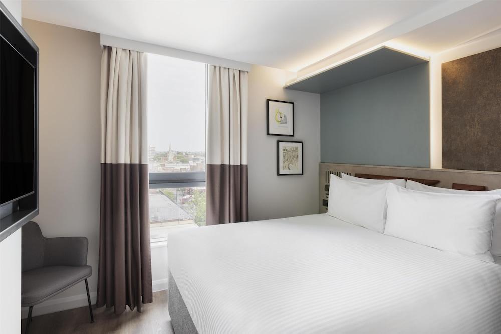 Spark by Hilton London Romford Room Type - Room, 1 Queen Bed