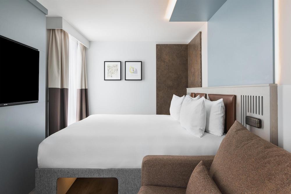 Spark by Hilton London Romford - Tap to explore photos
