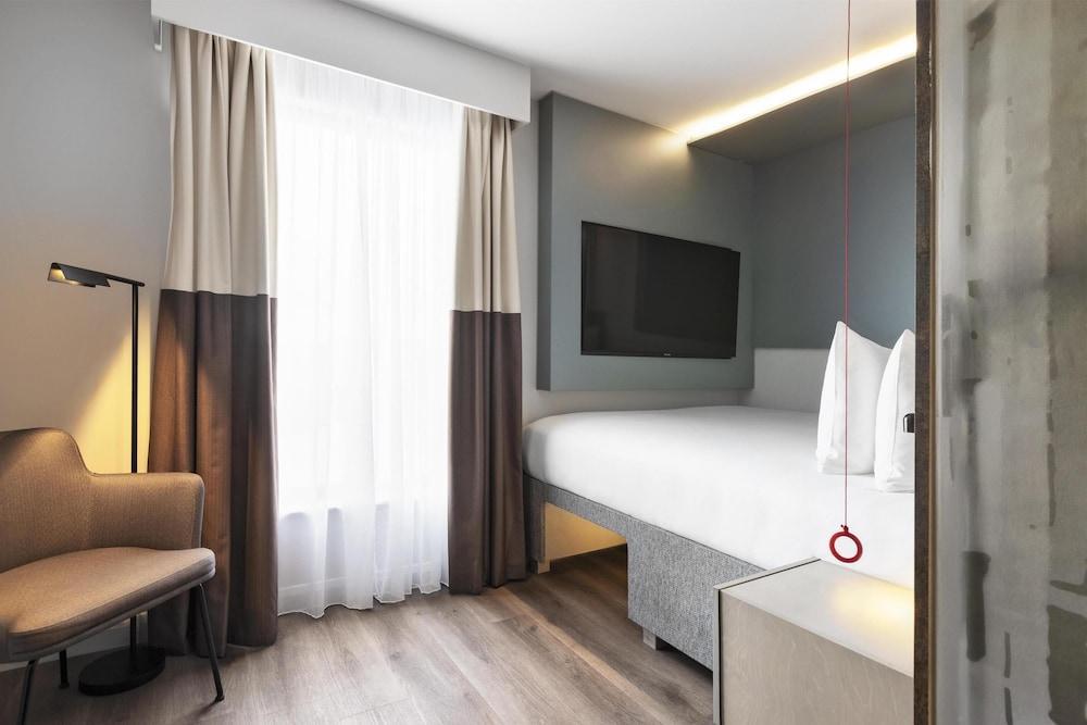 Spark by Hilton London Romford Room Type - Room, 1 Queen Bed, Accessible