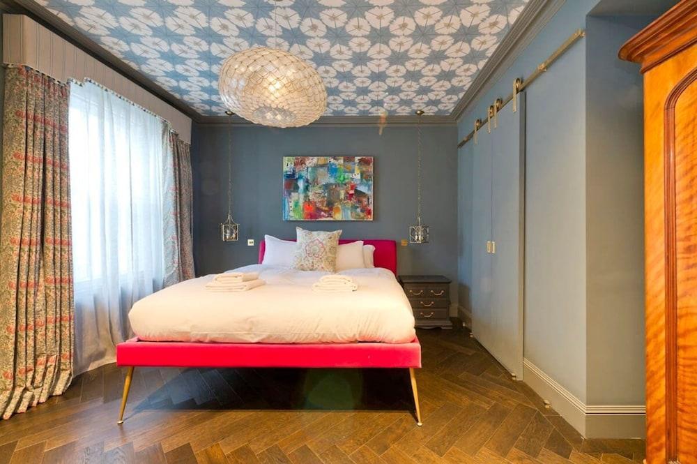 Long Stay Discounts - 3 Bed Kensington Garden Flat - Tap to explore photos