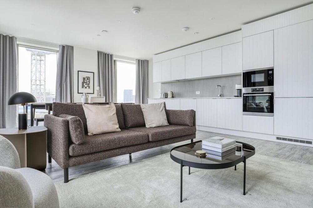 Remarkable 2bed Apartment in London - Tap to explore photos