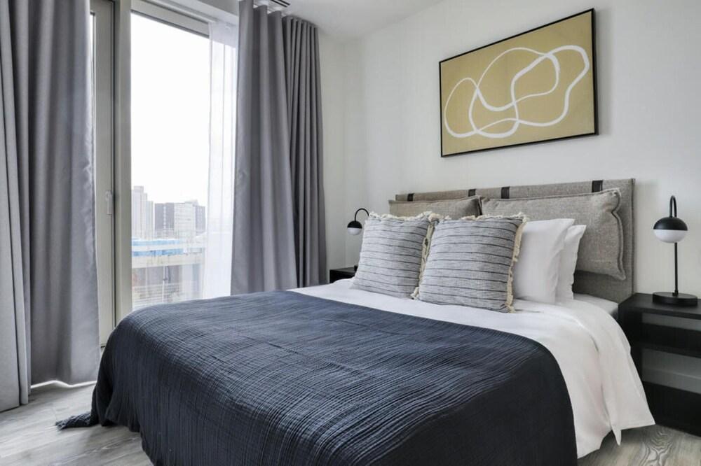 Remarkable 2bed Apartment in London - Tap to explore photos