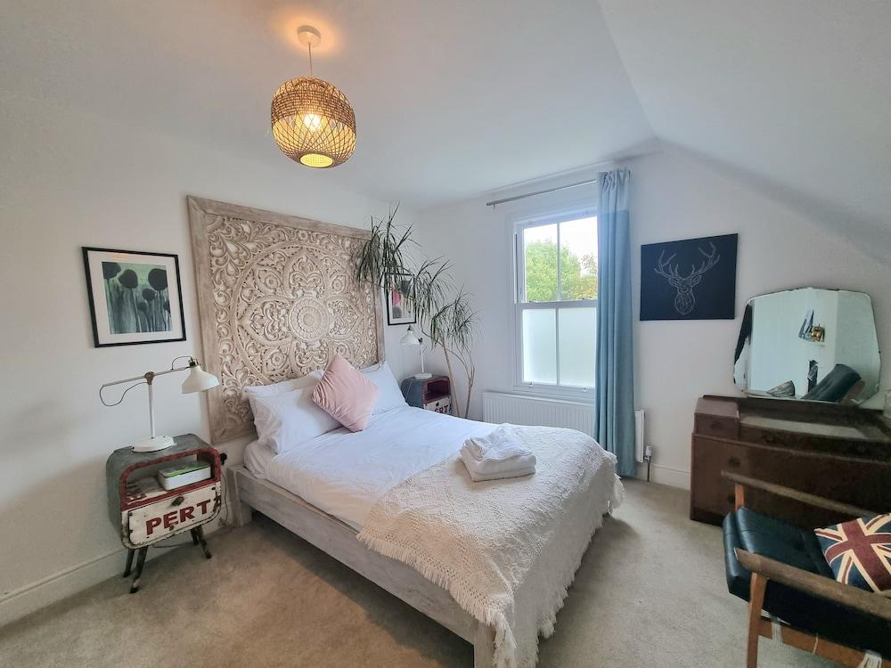 Stylish 2bed 2bath 8min to LondonBridge - Tap to explore photos
