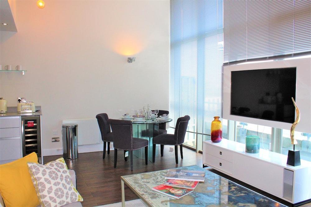 One Bed Penthouse Apartment in City Road - Tap to explore photos
