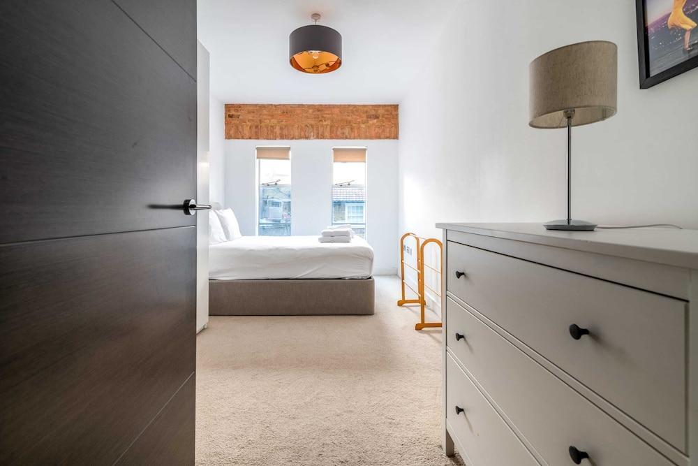 Trendy Elephant and Castle Home - Tap to explore photos