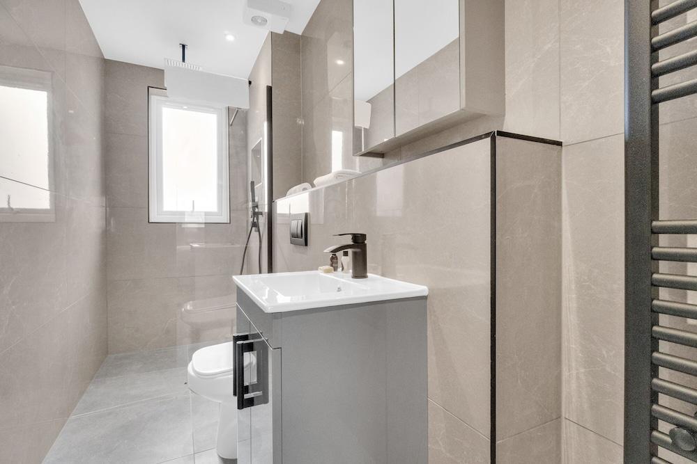 homely - North London Penthouse Finchley - Tap to explore photos