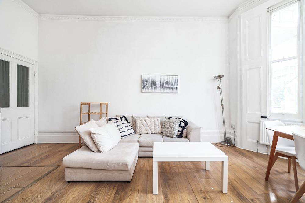Incredible Location In Central London - Tap to explore photos