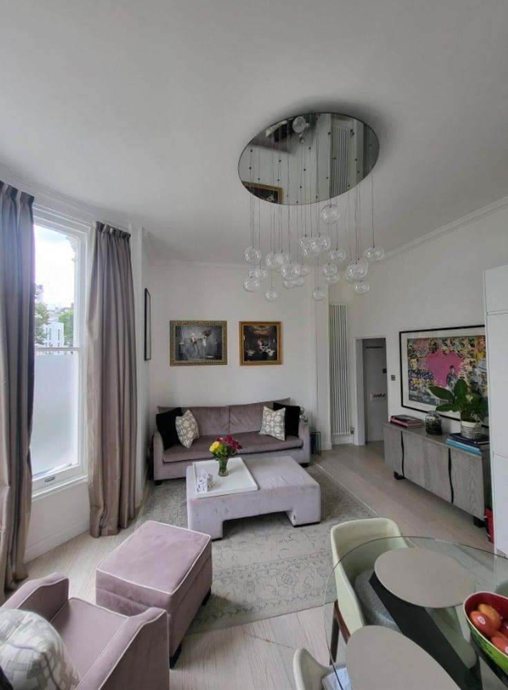Modern 2 bed Apartment in Notting Hill - Tap to explore photos