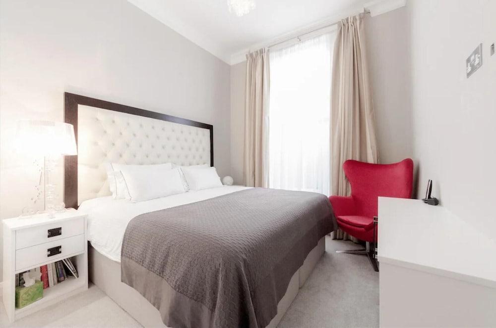 Modern 2 bed Apartment in Notting Hill - Tap to explore photos