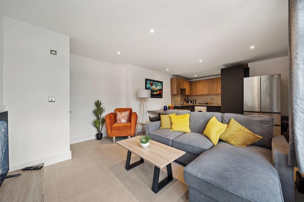 Sebright House - Tap to explore photos