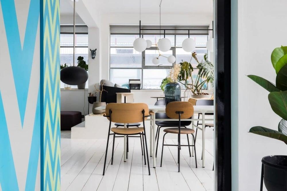 Bright Work Live Industrial Loft in Shoreditch - Tap to explore photos