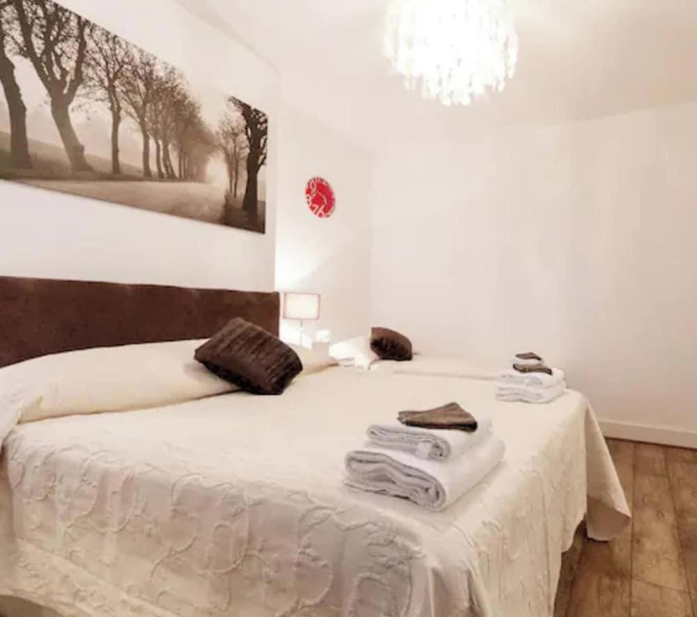 4 Bed Flat - Sleeps 14 - Parking - Game Room -wifi