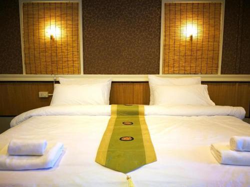 THOUSAND-TEN THOUSAND HOTEL - Tap to explore photos