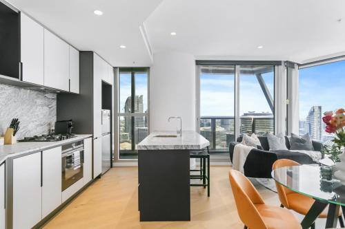 SkyHigh 2BR w Stunning River Views, Gym & Pool - Tap to explore photos