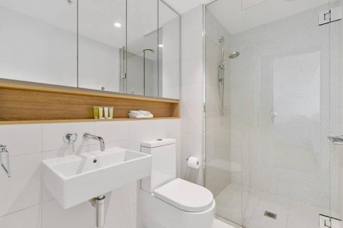 Central Charm Located in the Heart of Ivanhoe - Tap to explore photos