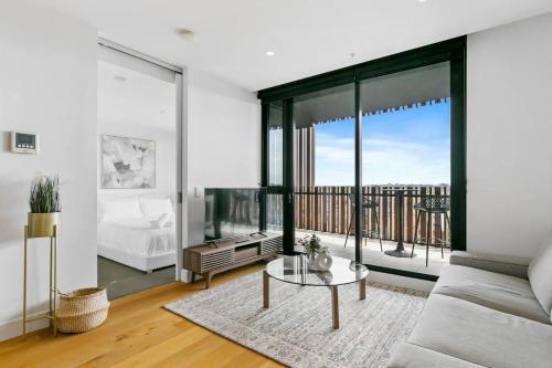 Central Charm Located in the Heart of Ivanhoe - Tap to explore photos