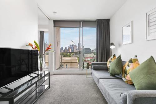 East Melb 2bed parking pet friendly - Tap to explore photos