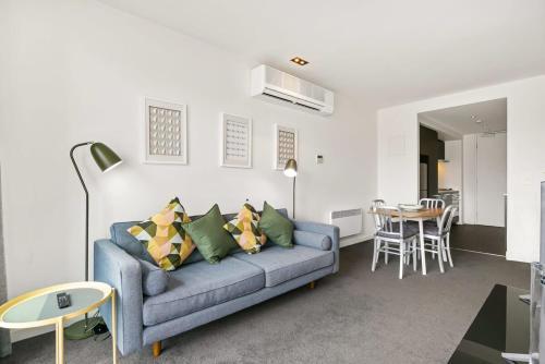 East Melb 2bed parking pet friendly - Tap to explore photos