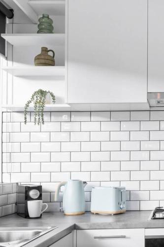 Charnwood 2BR: Homely Haven - Tap to explore photos
