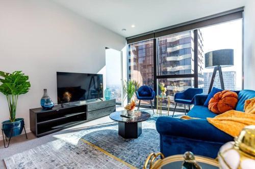 Sky High 180 Panoramic Views-Prime CBD,Pool & Gym - Tap to explore photos