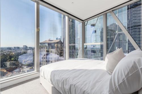 West Side CBD Base Close to DiningArtShopping!