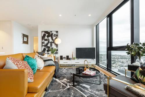 Sensational 270 Manhattan Views Opposite Crown - Tap to explore photos