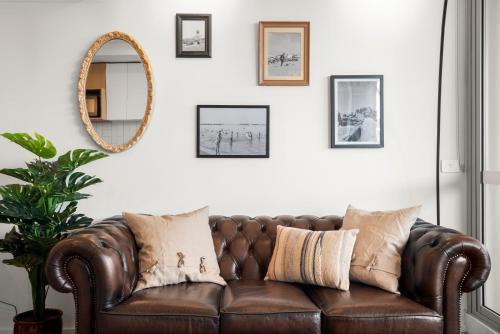 Artist Abode: Stay in a Home That’s Also a Gallery - Tap to explore photos