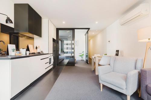 CBD Oasis Free Parking WiFi Theatre Chntwn Trams - Tap to explore photos