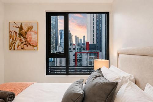 Stature 2BR Level 14 - Pool, Gym, Balcony & Views - Tap to explore photos