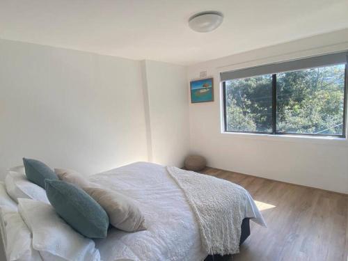 Stunning beachside 2 bedroom by EdgeTrip - Tap to explore photos