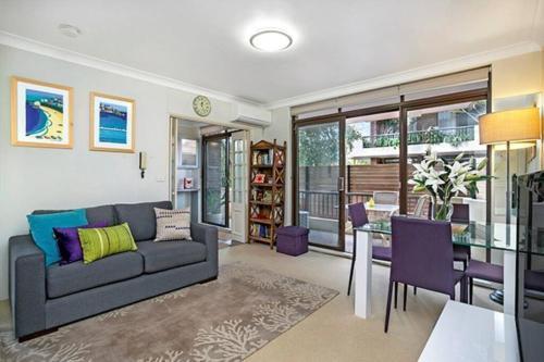 CN016-Modern Crows Nest Apartment, Easy CBD Access - Tap to explore photos