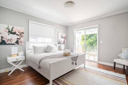 NEW furnish, 3 min SYD airport, 1 min walk beach - Tap to explore photos