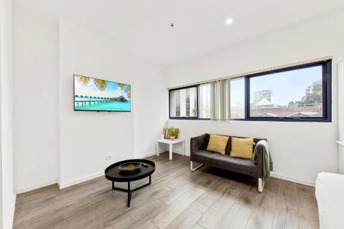 Burwood 1Br studio nearTrain StationShopping - Tap to explore photos