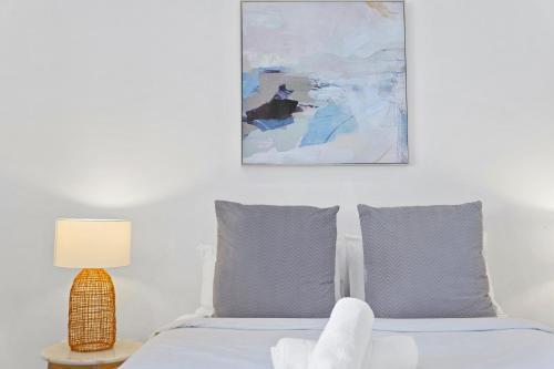 Burwood 1Br studio nearTrain StationShopping - Tap to explore photos