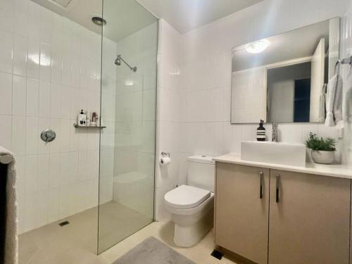 Glen Iris Gem - Modern Apartment with Car Park - Tap to explore photos