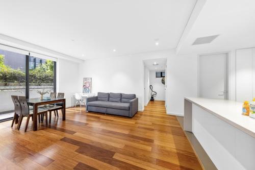 Modern 2BR Ground-Floor APT in Heart of Burwood - Tap to explore photos