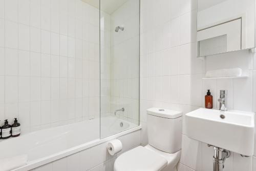Stunning City Views Apt w Balcony & Study Desk! - Tap to explore photos