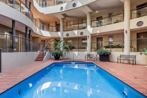 Stunning 1Bed Surry Hills Balcony Apt w Parking - Tap to explore photos