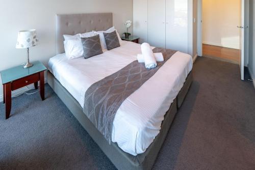 Penthouse 3 bdrm amazing views opposite casino - Tap to explore photos