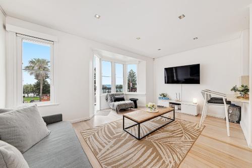 Bondi Beach Hazel unit 1 - Beach view with balcony and 2 bedrooms - Tap to explore photos