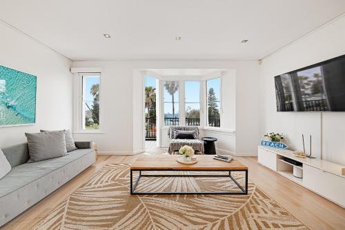 Bondi Beach Hazel unit 1 - Beach view with balcony and 2 bedrooms - Tap to explore photos