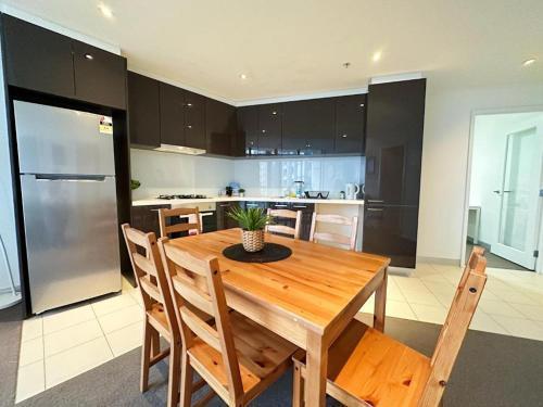 Southbank Family Urban Spacious 2BR - Tap to explore photos