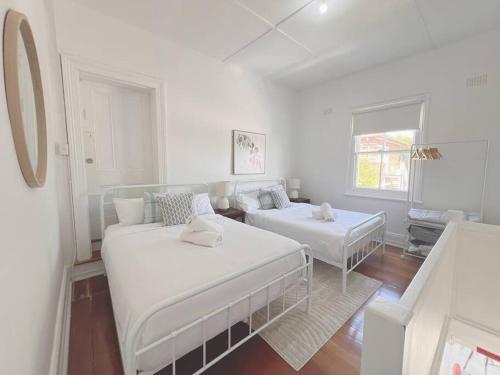 One bedroom loft close to Ashfield Station - Tap to explore photos
