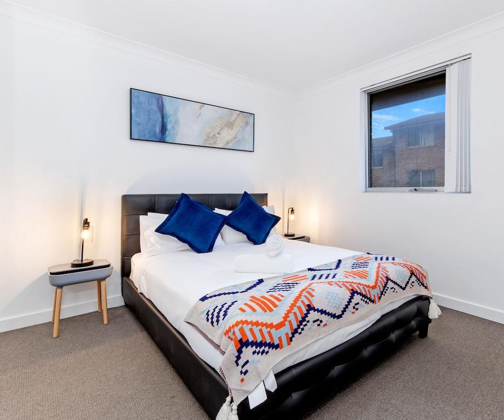 Kozyguru | Harris Park | Charming 1R Two-Story Apt - Tap to explore photos