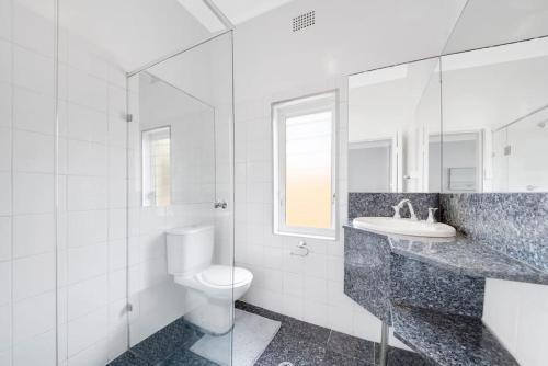 HSNS1 - Bask in Sydney's Beauty at Harbourview Haven Apt - Tap to explore photos