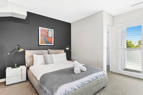 Convenient 4BR with Private Pool close to Airport