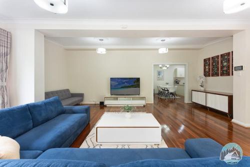Aircabin - Denistone - 3 Beds Lovely House - Tap to explore photos