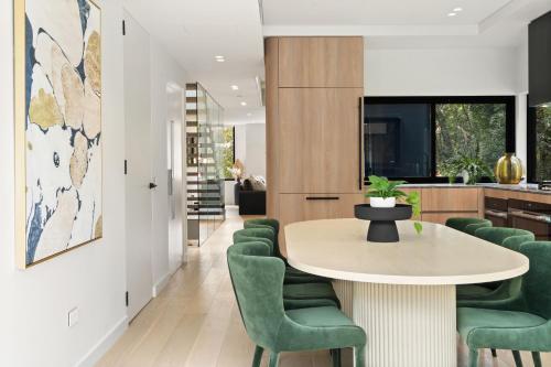 Architectural 4BR Terrace Walk to Fish Market - Tap to explore photos